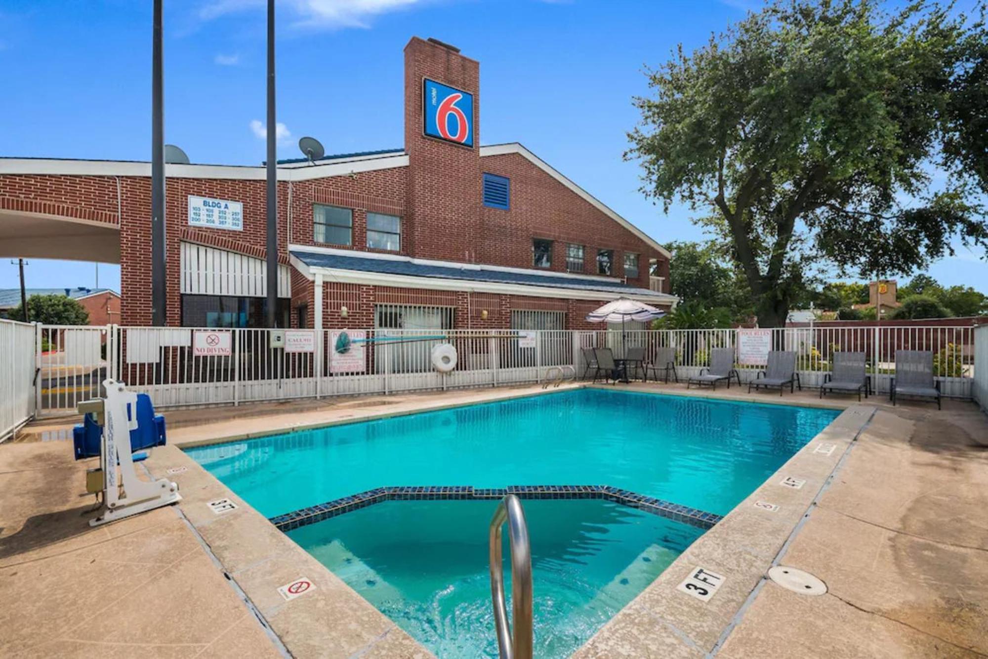 Studio 6 Houston Tx Brookhollow Exterior photo